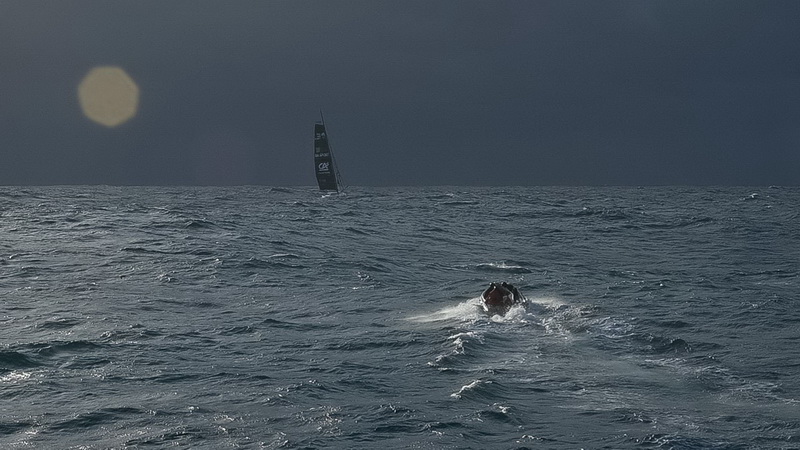 Rcupration_K.Escoffier : Le dimanche 6 dcembre vers 6h20 Delta, la FS Nivse procde  la rcupration du navigateur K.Escoffier. Participant  la course Vende Globe 2020, K.Escoffier suite  un naufrage avait t secouru par Jean Le Cam. Du 9 novembre au 11 dcembre 2020, la FS Nivse effectue une mission de surveillance au sud de l?ocan Indien et notamment dans les terres australes et antarctiques franaises (TAAF) : contrle de la zone conomique exclusive (ZEE) franaise, police de la navigation, surveillance des espaces maritimes et de leurs ressources, police des pches, lutte contre le narcotrafic.