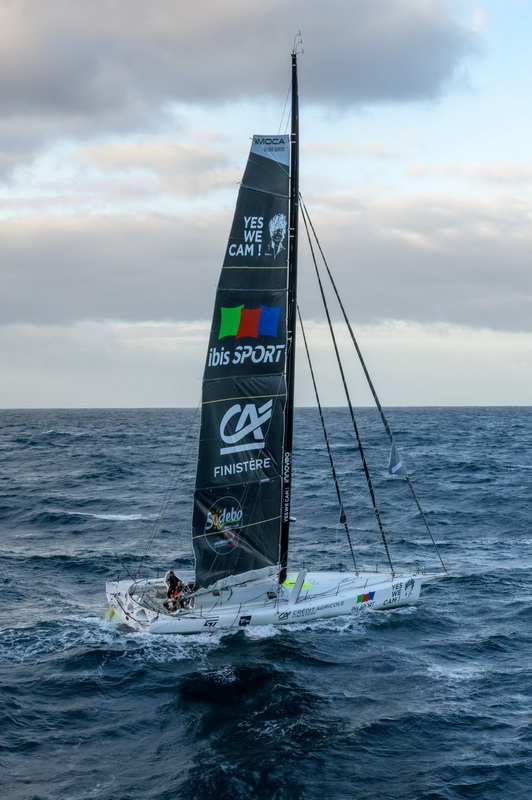 Rcupration_K.Escoffier : Le dimanche 6 dcembre vers 6h20 Delta, la FS Nivse procde  la rcupration du navigateur K.Escoffier. Participant  la course Vende Globe 2020, K.Escoffier suite  un naufrage avait t secouru par Jean Le Cam. Du 9 novembre au 11 dcembre 2020, la FS Nivse effectue une mission de surveillance au sud de l?ocan Indien et notamment dans les terres australes et antarctiques franaises (TAAF) : contrle de la zone conomique exclusive (ZEE) franaise, police de la navigation, surveillance des espaces maritimes et de leurs ressources, police des pches, lutte contre le narcotrafic.